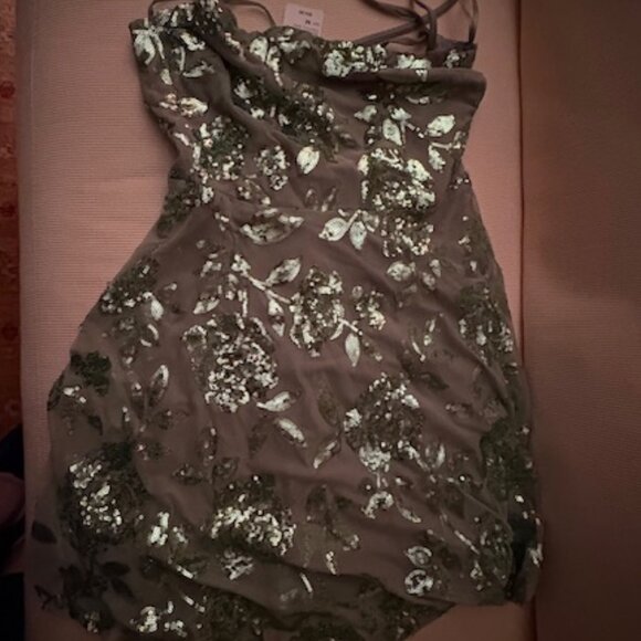 stunning green embellished dress - Picture 4 of 5